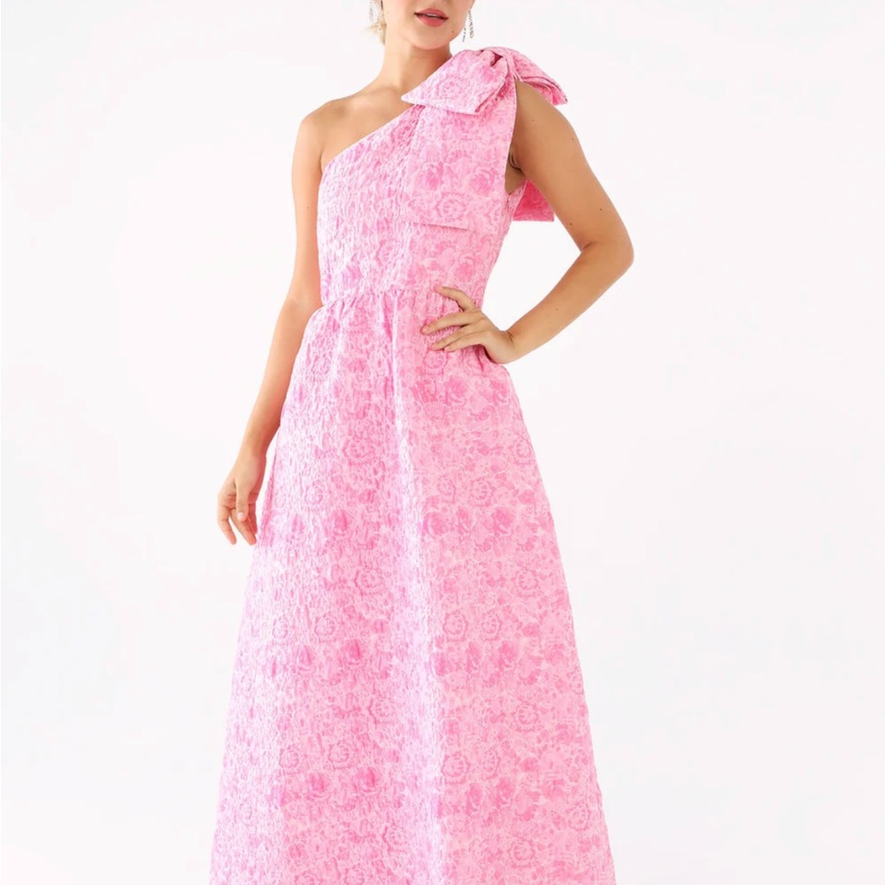 Chic One-Shoulder Pink Dress (Caroline Gown Pink Bubble
Jacquard)